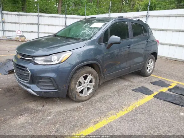 KL7CJLSB5MB311845 2021 CHEVROLET TRAX - Image 2