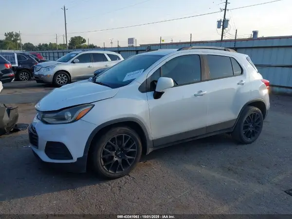 KL7CJLSB5MB312672 2021 CHEVROLET TRAX - Image 2