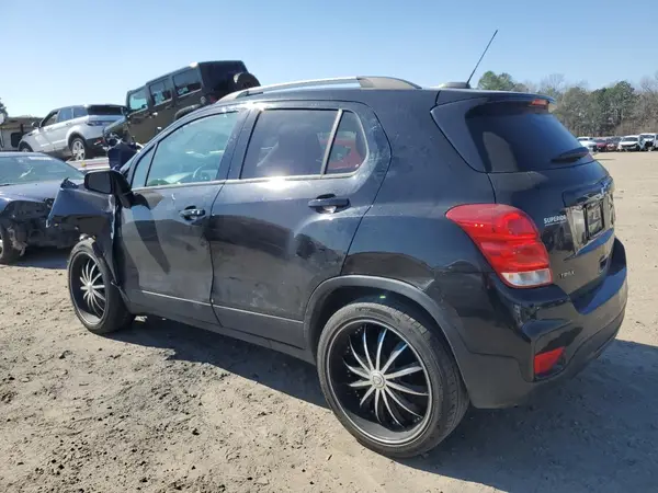 KL7CJLSB5MB318164 2021 CHEVROLET TRAX - Image 2