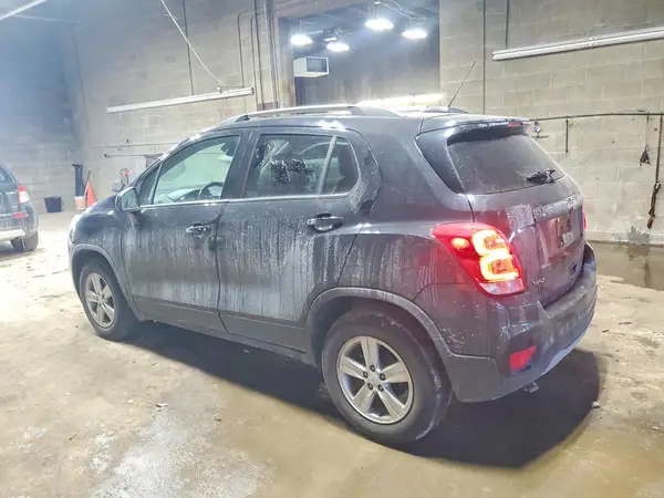 KL7CJLSB5MB320254 2021 CHEVROLET TRAX - Image 2