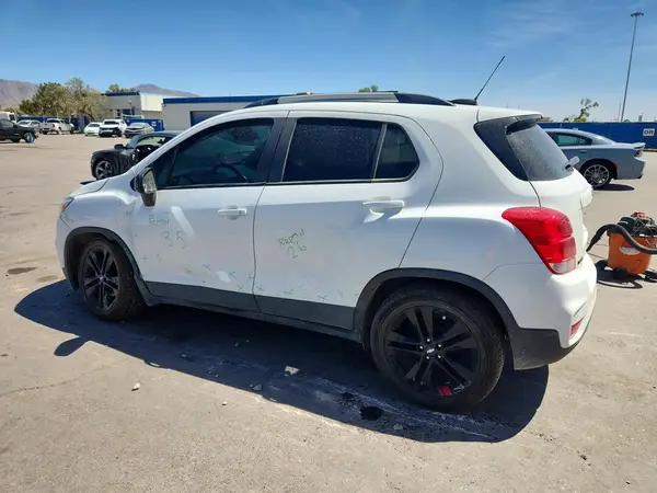 KL7CJLSB5MB321162 2021 CHEVROLET TRAX - Image 2