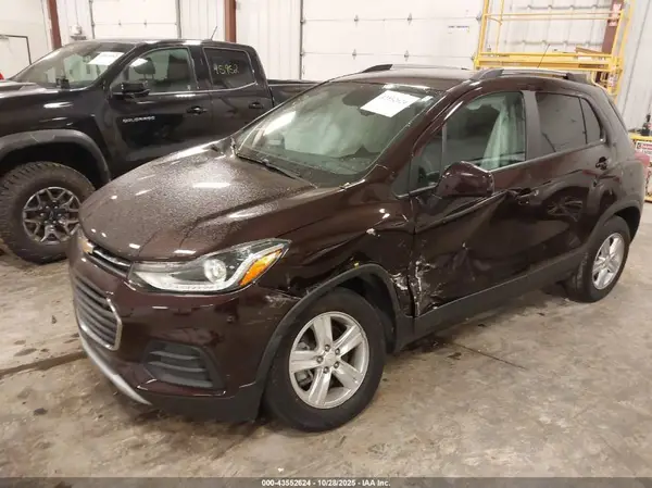 KL7CJLSB5MB327480 2021 CHEVROLET TRAX - Image 2