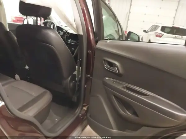 KL7CJLSB5MB327480 2021 CHEVROLET TRAX - Image 8