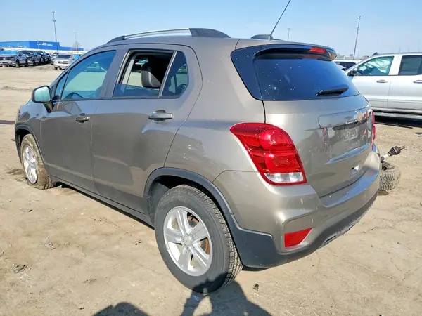 KL7CJLSB5MB329844 2021 CHEVROLET TRAX - Image 2