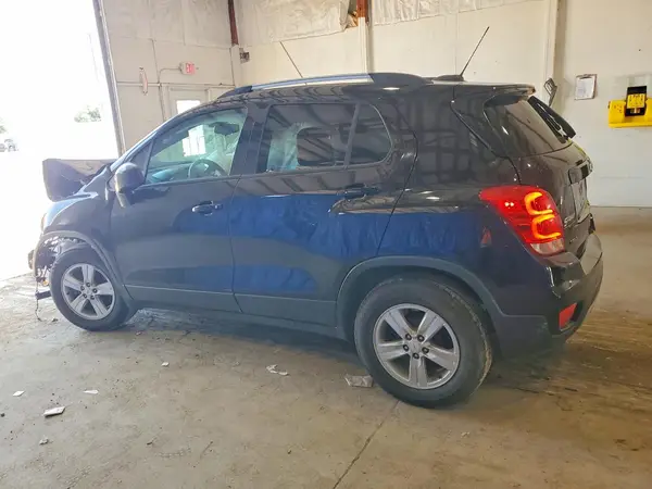 KL7CJLSB5MB329875 2021 CHEVROLET TRAX - Image 2