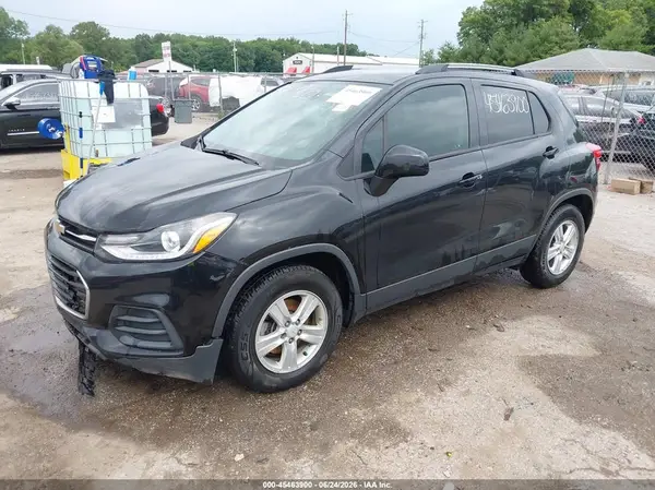 KL7CJLSB5MB333151 2021 CHEVROLET TRAX - Image 2
