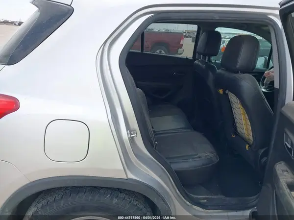 KL7CJLSB5MB334123 2021 CHEVROLET TRAX - Image 8
