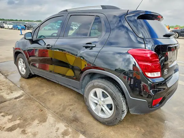 KL7CJLSB5MB342853 2021 CHEVROLET TRAX - Image 2