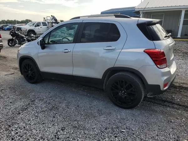 KL7CJLSB5MB357563 2021 CHEVROLET TRAX - Image 2
