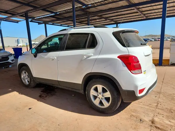 KL7CJLSB5MB360267 2021 CHEVROLET TRAX - Image 2