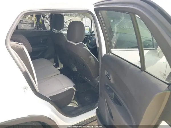 KL7CJLSB6HB055656 2017 CHEVROLET TRAX - Image 8