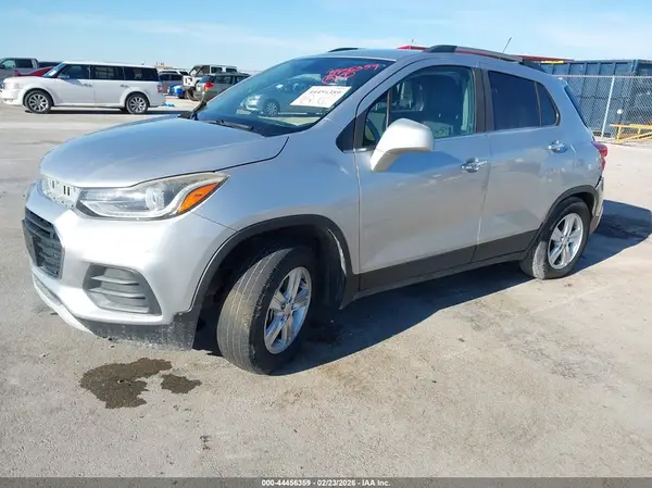 KL7CJLSB6HB136575 2017 CHEVROLET TRAX - Image 2