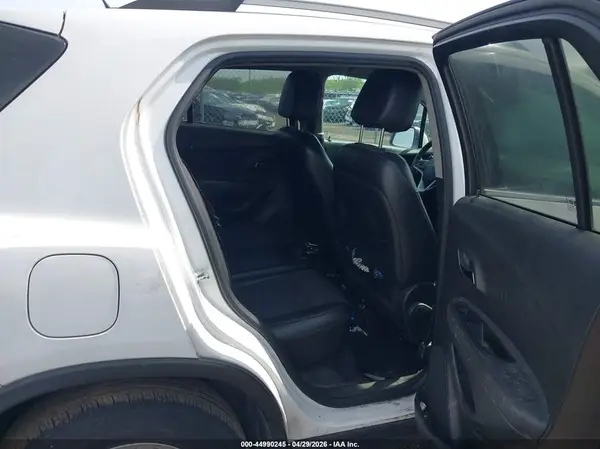 KL7CJLSB6JB510060 2018 CHEVROLET TRAX - Image 8