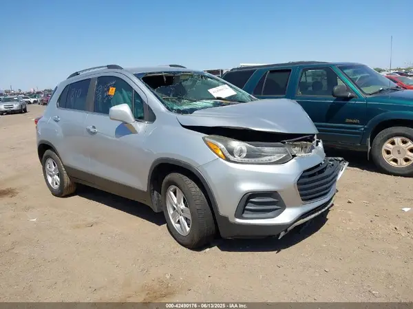 KL7CJLSB6JB533144 2018 CHEVROLET TRAX - Image 1