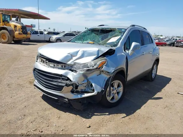 KL7CJLSB6JB533144 2018 CHEVROLET TRAX - Image 2