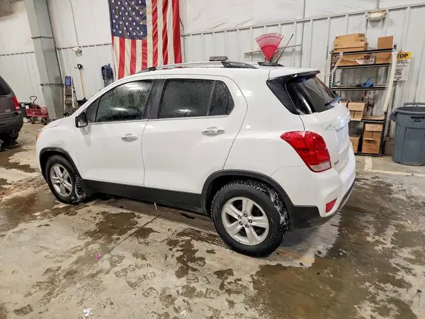 KL7CJLSB6JB564636 2018 CHEVROLET TRAX - Image 2