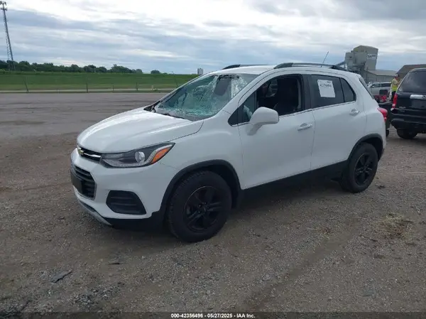 KL7CJLSB6JB581307 2018 CHEVROLET TRAX - Image 2