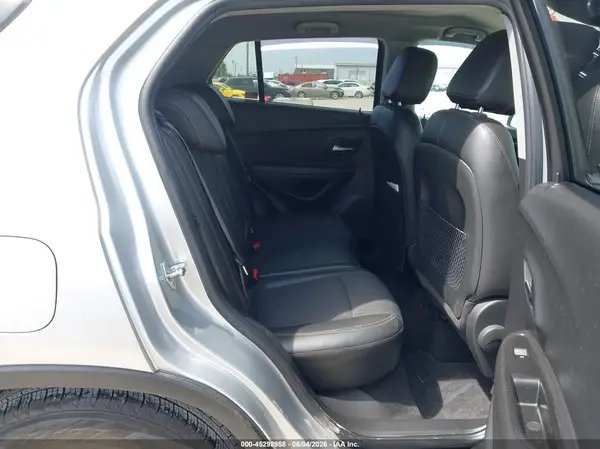 KL7CJLSB6JB586541 2018 CHEVROLET TRAX - Image 8