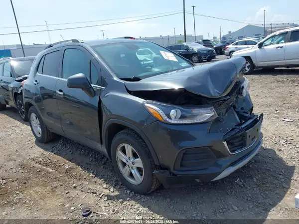 KL7CJLSB6JB587141 2018 CHEVROLET TRAX - Image 1