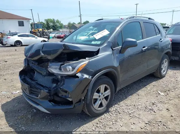 KL7CJLSB6JB587141 2018 CHEVROLET TRAX - Image 2