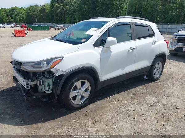 KL7CJLSB6JB588984 2018 CHEVROLET TRAX - Image 2