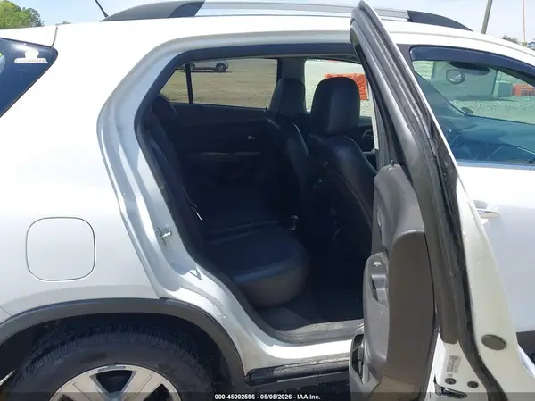 KL7CJLSB6JB588984 2018 CHEVROLET TRAX - Image 8