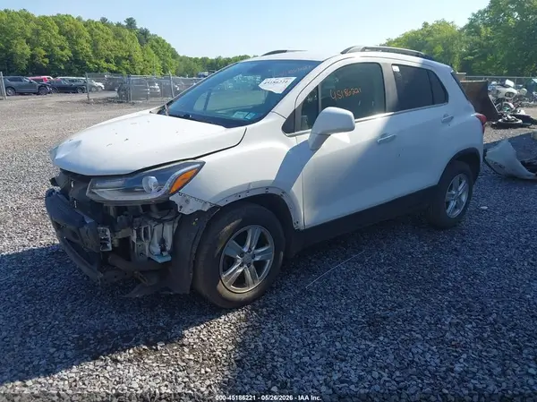 KL7CJLSB6JB592601 2018 CHEVROLET TRAX - Image 2