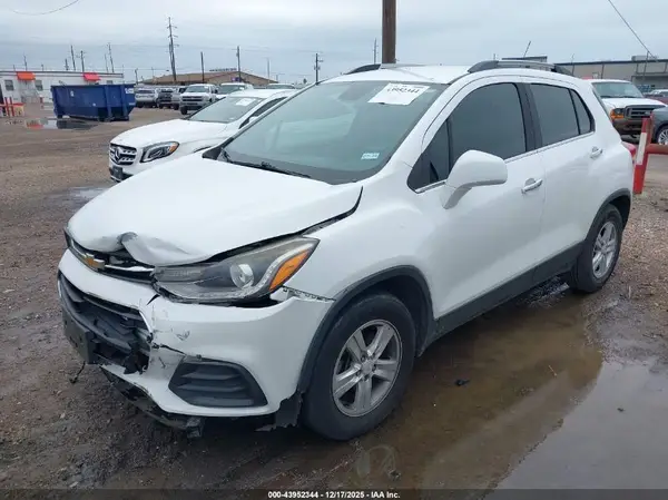 KL7CJLSB6JB596583 2018 CHEVROLET TRAX - Image 2