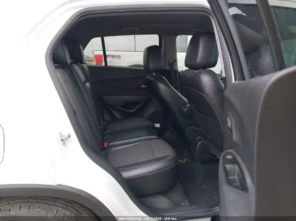 KL7CJLSB6JB596583 2018 CHEVROLET TRAX - Image 8