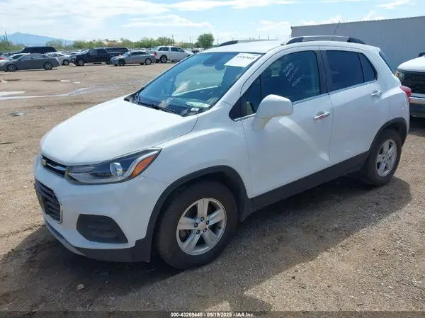 KL7CJLSB6JB605671 2018 CHEVROLET TRAX - Image 2
