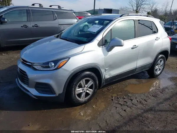 KL7CJLSB6JB638816 2018 CHEVROLET TRAX - Image 2