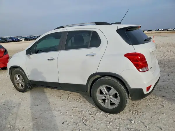 KL7CJLSB6JB643949 2018 CHEVROLET TRAX - Image 2