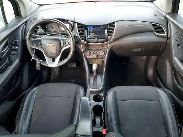 KL7CJLSB6JB643949 2018 CHEVROLET TRAX - Image 8