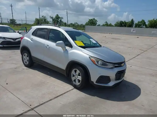 KL7CJLSB6JB644132 2018 CHEVROLET TRAX - Image 1