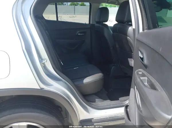 KL7CJLSB6JB644132 2018 CHEVROLET TRAX - Image 8