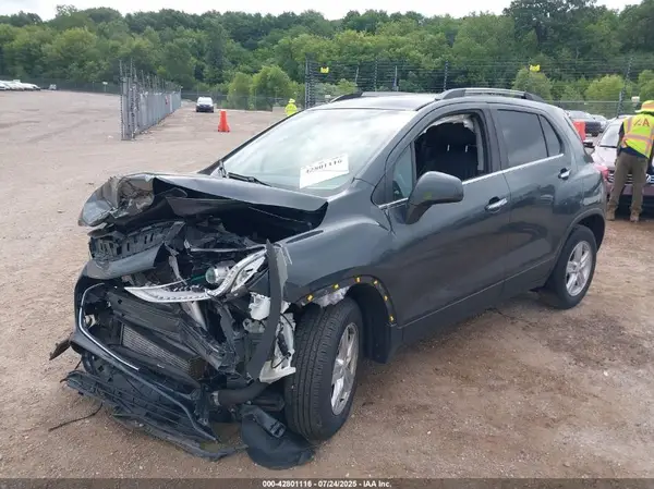 KL7CJLSB6JB667944 2018 CHEVROLET TRAX - Image 2