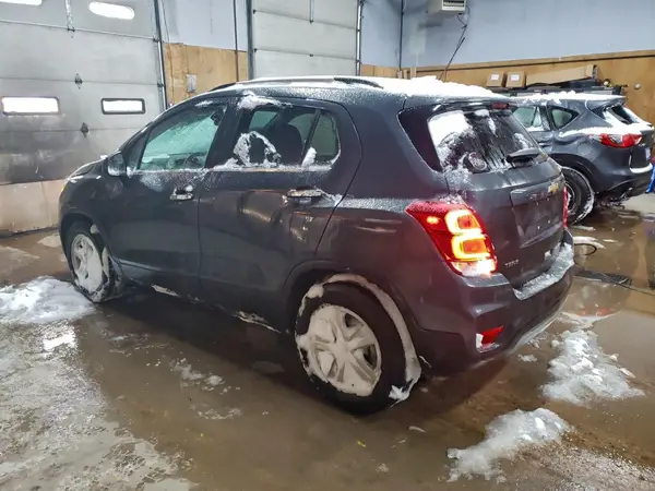 KL7CJLSB6JB674568 2018 CHEVROLET TRAX - Image 2