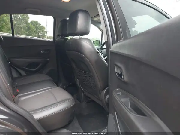 KL7CJLSB6JB675672 2018 CHEVROLET TRAX - Image 8