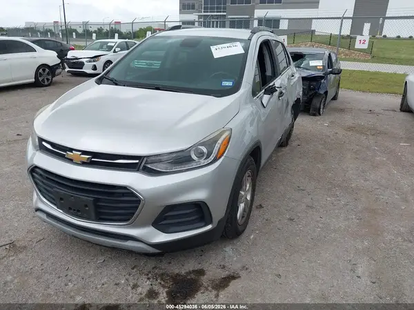 KL7CJLSB6JB676868 2018 CHEVROLET TRAX - Image 2