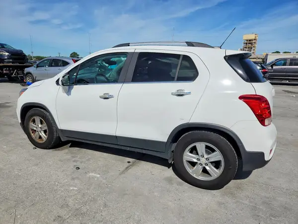 KL7CJLSB6JB677454 2018 CHEVROLET TRAX - Image 2