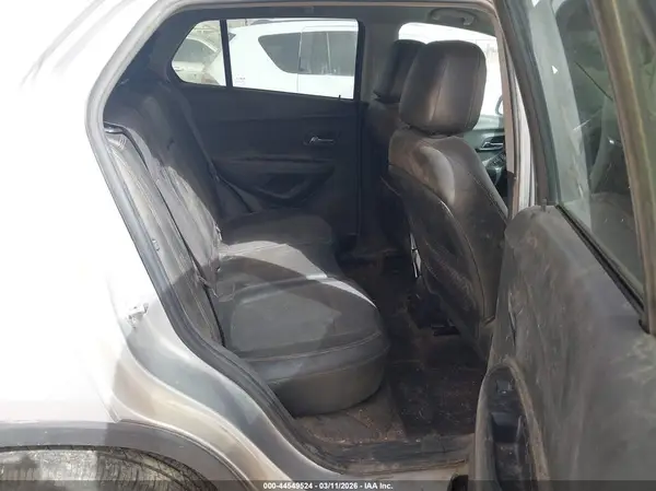 KL7CJLSB6JB693444 2018 CHEVROLET TRAX - Image 8