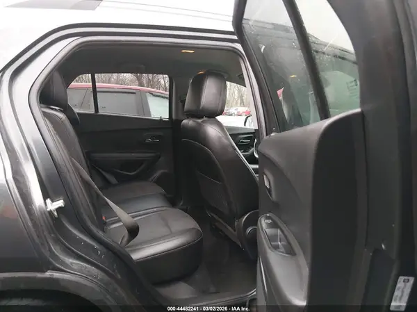 KL7CJLSB6JB693637 2018 CHEVROLET TRAX - Image 8