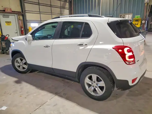 KL7CJLSB6JB717449 2018 CHEVROLET TRAX - Image 2
