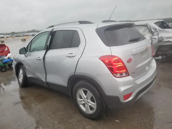 KL7CJLSB6JB719010 2018 CHEVROLET TRAX - Image 2
