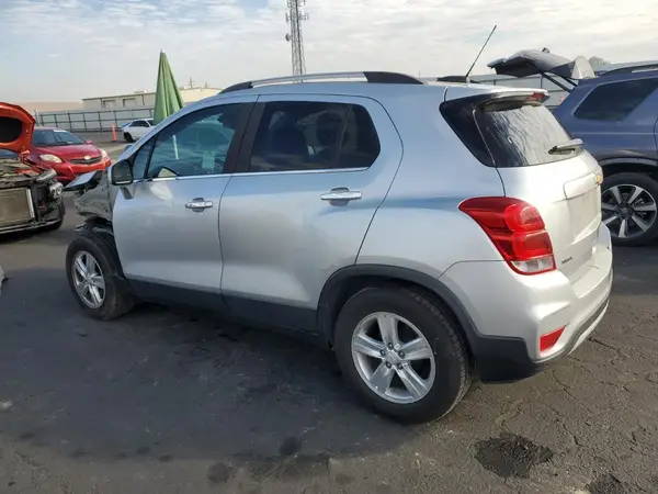 KL7CJLSB6JB719766 2018 CHEVROLET TRAX - Image 2