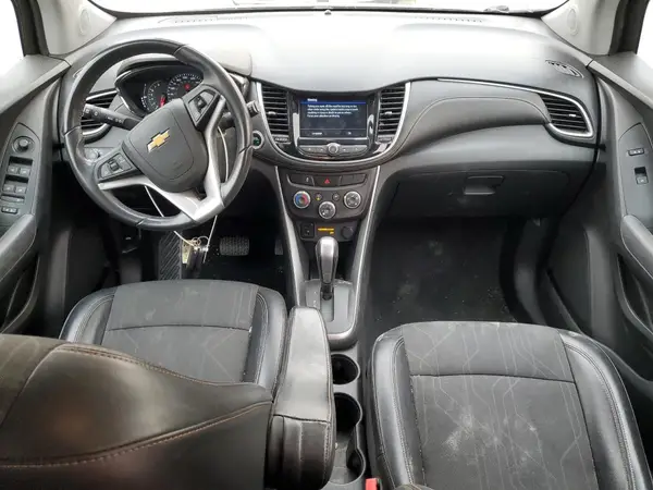KL7CJLSB6JB723106 2018 CHEVROLET TRAX - Image 8