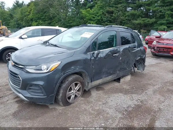 KL7CJLSB6JB726667 2018 CHEVROLET TRAX - Image 2