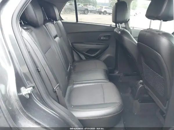 KL7CJLSB6JB726667 2018 CHEVROLET TRAX - Image 8