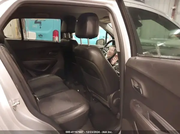 KL7CJLSB6JB728001 2018 CHEVROLET TRAX - Image 8
