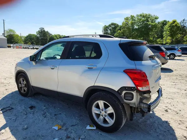 KL7CJLSB6JB728113 2018 CHEVROLET TRAX - Image 2